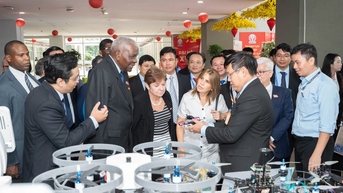 យន្តហោះគ្មានមនុស្សបើករបស់និស្សិតវៀតណាម ធ្វើឱ្យគណៈប្រតិភូគុយបាចាប់អារម្មណ៍