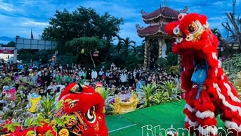 Tặng 1.100 phần quà Trung thu cho thiếu nhi xã Diên Lâm