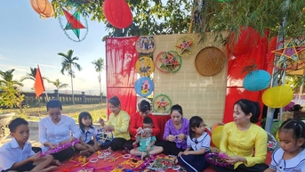 ពិធីបុណ្យព្រះច័ន្ទពេញវង់បំភ្លឺស្នាមញញឹមរបស់កុមារ