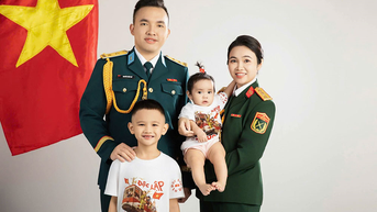 Vợ chồng cùng nhau thi đua