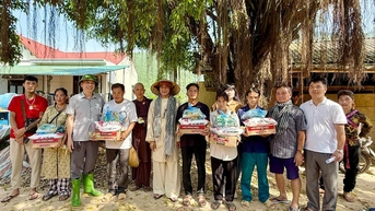Trên 55 triệu đồng trao tặng người dân xã Hùng Lợi bị ảnh hưởng bởi cơn bão số 10