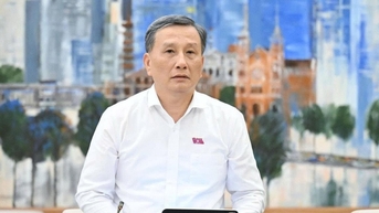 레꽝후이 씨는 제15대 국회의원직을 사임했습니다.