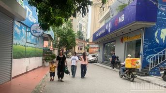 하노이: 학교는 11호 폭풍에 대응하여 학생들이 온라인 또는 직접 학습하도록 적극적으로 허용했습니다.