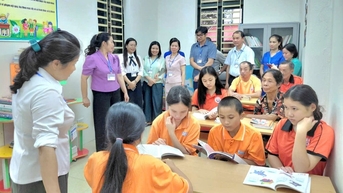 Xây dựng tủ sách phục vụ cho đối tượng có hoàn cảnh khó khăn