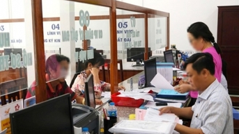 정부는 건설 허가를 부여할 때 지방자치단체에 권한을 분산시키고 위임할 것을 요구합니다.