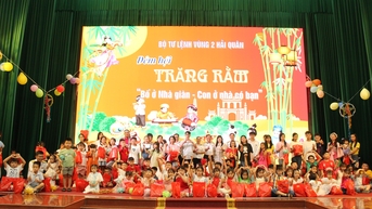 Vui Tết Trung thu “Bố ở Nhà giàn – Con ở nhà có bạn”