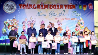 Đêm hội Trung thu tại Hungary: Gắn kết yêu thương, giữ gìn bản sắc văn hóa dân tộc