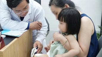 어린이들에게 맥주 목욕과 곰담즙을 주어 피부를 아름답게 하고 심각한 질병을 예방한다는 이야기에 충격을 받았습니다.