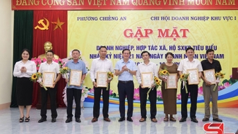 ជួបជាមួយសហគ្រាសធម្មតា សហករណ៍ ផលិតកម្ម និងគ្រួសារអាជីវកម្ម