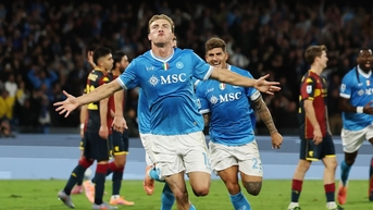 Hojlund hóa người hùng, Napoli lấy lại ngôi đầu Serie A