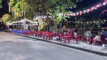 UBND TP Hà Nội yêu cầu xử lý tình trạng hàng quán bủa vây đường dạo ven hồ Tây