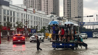 Sở GD&ĐT Hà Nội thông báo khẩn ứng phó bão Matmo: Học sinh lỡ đến trường sẽ thế nào?