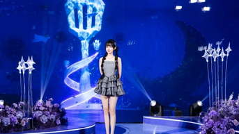 LPL '여신' 옥토버, 슈퍼 숏 스커트 입고 긴 다리 과시