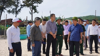 Phó Chủ tịch UBND tỉnh Nguyễn Thiên Văn yêu cầu giám sát chặt các đội tàu để chống khai thác IUU