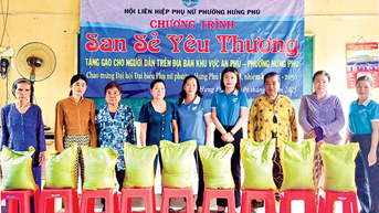 Giúp 12 hộ thoát nghèo, cận nghèo