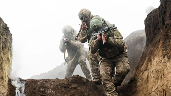 Pokrovsk bị bao vây, quân Ukraine phòng thủ thành “rùa trong bình”