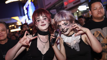 Phố đi bộ Nguyễn Huệ, Bùi Viện "thất thủ" trong đêm Halloween