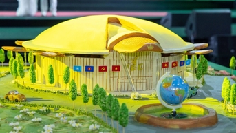 Mô hình Trung tâm Triển lãm Việt Nam làm từ 510kg xôi, đậu xác lập kỷ lục