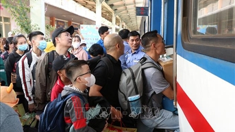 Công đoàn Việt Nam hỗ trợ vé máy bay, vé tàu miễn phí giúp công nhân khó khăn về quê dịp Tết