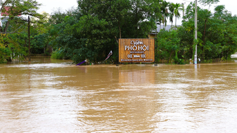 Cuộc sống trong vùng ngập lụt Hội An
