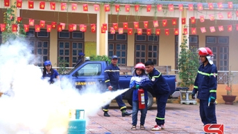 Ngoại khóa tuyên truyền, trải nghiệm, thực hành chữa cháy và cứu nạn cứu hộ