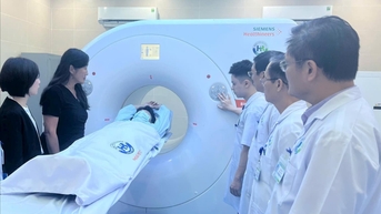 Bệnh viện Đa khoa Hòa Bình ứng dụng PET/CT chẩn đoán, điều trị ung bướu