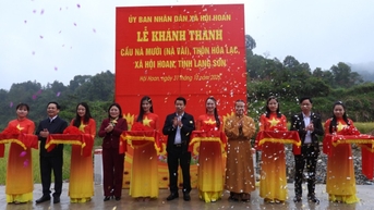 Khánh thành cầu Nà Mười, xã Hội Hoan