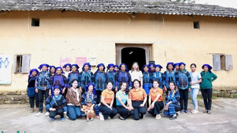 Theo bước sương sớm về thôn Lao Chải