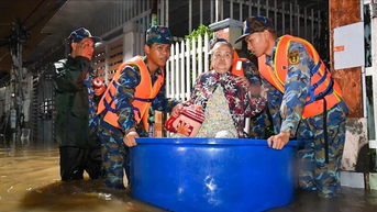 Còn trên 22.000 nhà bị ngập tại vùng mưa lũ miền Trung