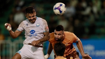 Kỳ lạ V-League: Nhà vô địch đua trụ hạng với HAGL, chưa biết ai hơn ai