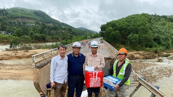 Nỗ lực khắc phục sạt lở, thông các tuyến giao thông