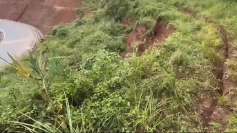 Quảng Ngãi: Nứt taluy Quốc lộ 24, khoảng 3.000m³ đất nguy cơ sạt lở