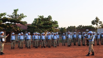 Bác sĩ 'mũ nồi xanh' Việt Nam tại Nam Sudan diễn tập sẵn sàng chiến đấu