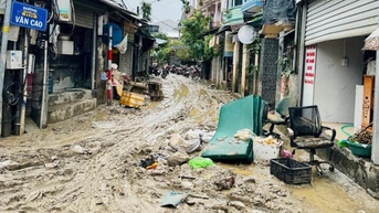 Thủ tướng yêu cầu khẩn cấp hỗ trợ các tỉnh miền Trung khắc phục hậu quả mưa lũ