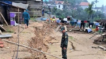 Tây Trà Bồng sơ tán khẩn cấp hàng trăm người dân