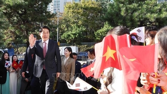 Chủ tịch nước thăm Trung tâm Văn hoá ASEAN tại Busan (Hàn Quốc)