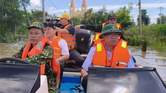 ប្រជាជននៅតំបន់ខាងក្រោមនៃ Lam Dong កំពុងមមាញឹកក្នុងការស្តារជីវភាពរបស់ពួកគេឡើងវិញបន្ទាប់ពីទឹកជំនន់។