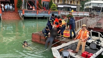 Tìm thấy thi thể người đàn ông bước lên cầu thì bị trượt chân ngã xuống hồ