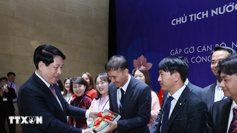 Chủ tịch nước gặp gỡ cán bộ và cộng đồng người Việt tại Đông Nam Hàn Quốc