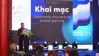 Khai mạc “bữa tiệc thị giác” tại Hà Nội