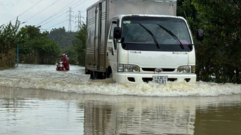 Đà Nẵng: Nước lũ lịch sử vừa rút, nhiều nơi đã ngập trở lại, gây chia cắt