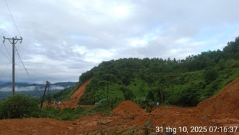 Nỗ lực thông đường vùng sạt lở