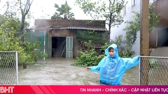 Nước thượng nguồn đổ về nhanh, 200 hộ dân phường Hà Huy Tập bị cô lập
