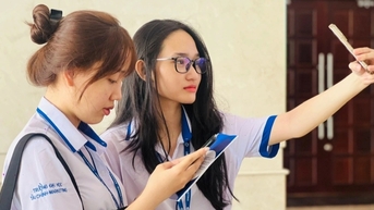 Thứ trưởng Bộ GD&ĐT giao 4 nhiệm vụ cho Trường Đại học Tài chính Marketing