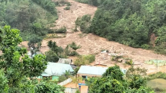 Xã A Vương khẩn trương hỗ trợ thôn Atếêp bị cô lập do sạt lở đất