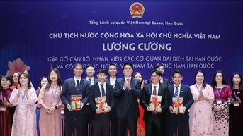 Chủ tịch nước Lương Cường gặp mặt Cộng đồng người Việt Nam tại Đông Nam Hàn Quốc