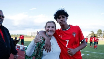 Con trai Ronaldo gây sốt với bàn thắng cho U16 Bồ Đào Nha