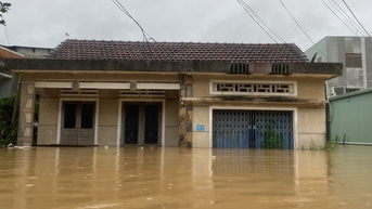 Lũ sông Vu Gia - Thu Bồn lại dâng cao, người dân bơ phờ vì chưa thể hạ đồ xuống