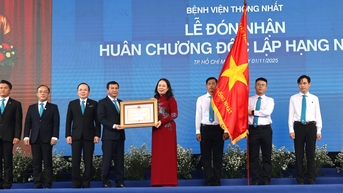 Bệnh viện Thống Nhất đón nhận Huân chương Độc lập hạng Nhất