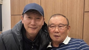 HLV Kim Sang-sik lần đầu hé lộ một sự thật: Chỉ sợ làm bậc tiền bối Park Hang-seo 'mất mặt'